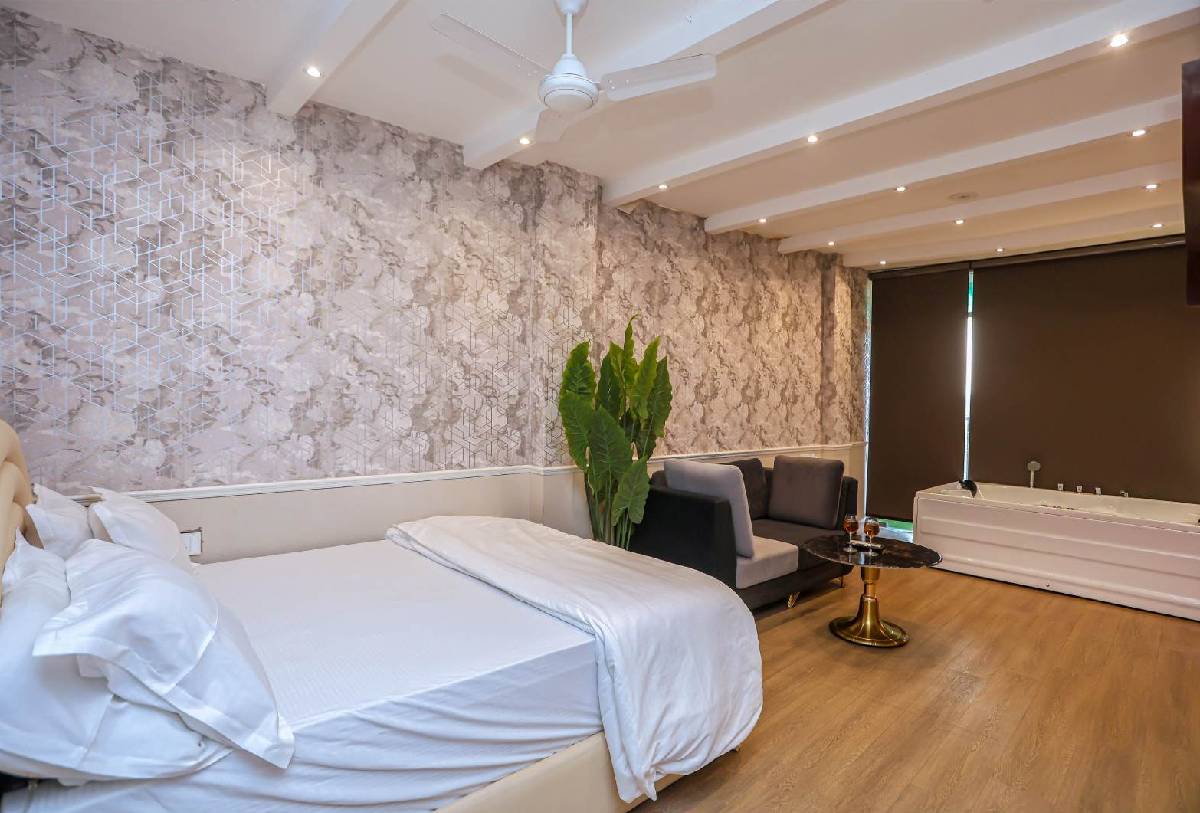 Couple-friendly homestay in Hauz Khas - room interior at Casa Inali